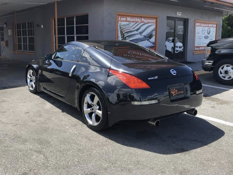 Black Nissan 350Z - Paint correction and ceramic coating